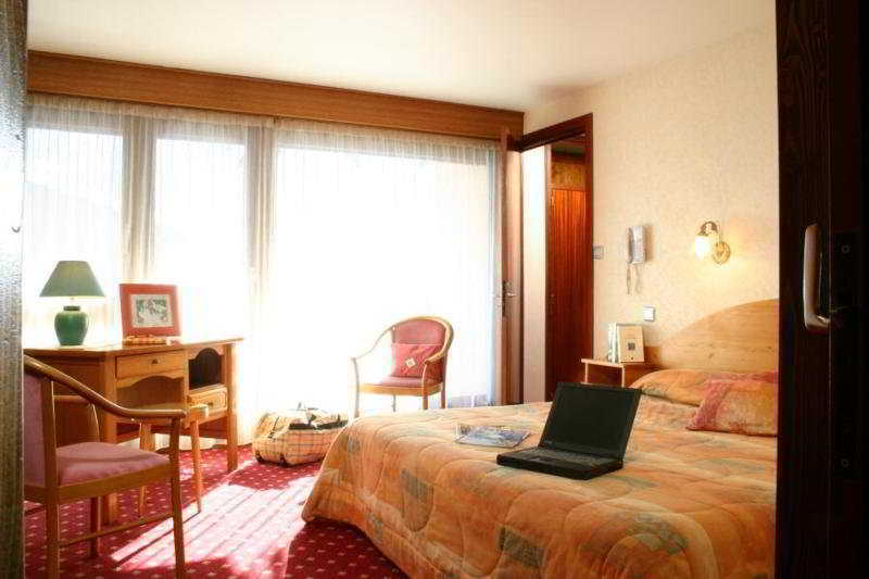 Chris-Tal Hotel Лез-Уш Экстерьер фото