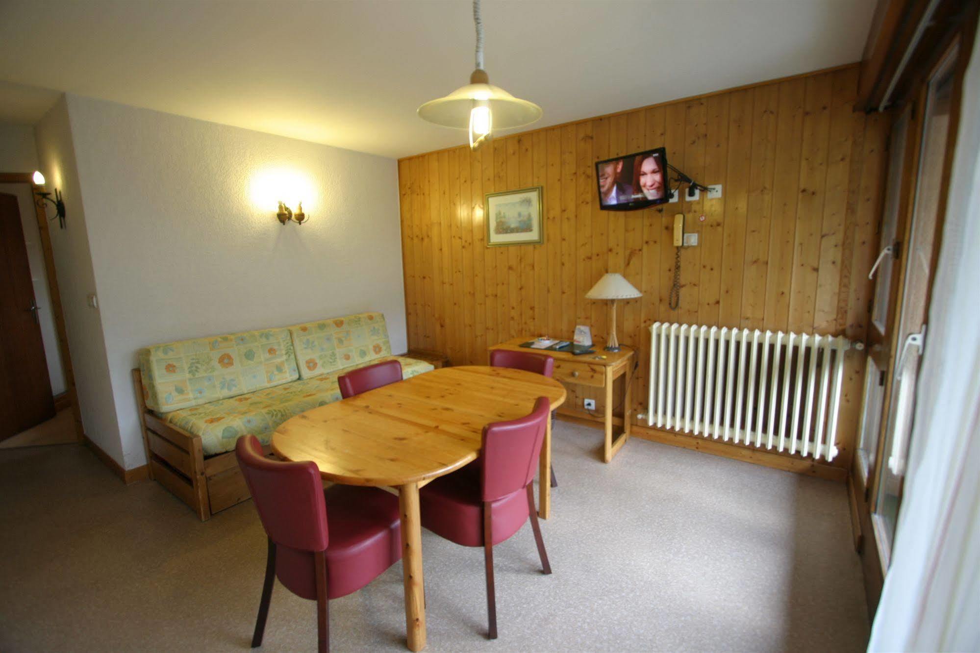 Chris-Tal Hotel Лез-Уш Экстерьер фото