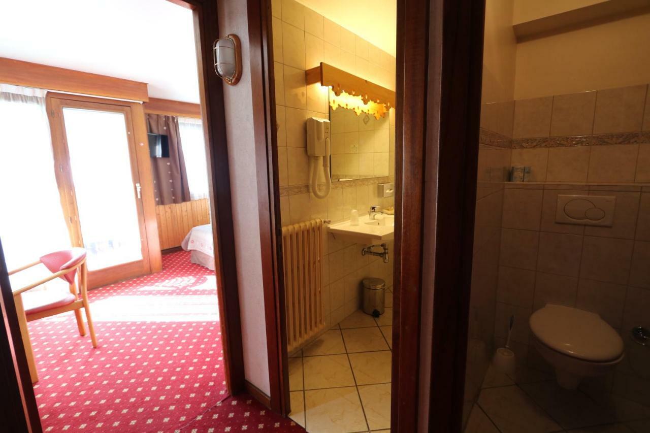 Chris-Tal Hotel Лез-Уш Экстерьер фото